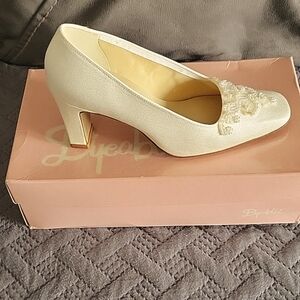 Dyeables wedding pumps 6 1/2 size